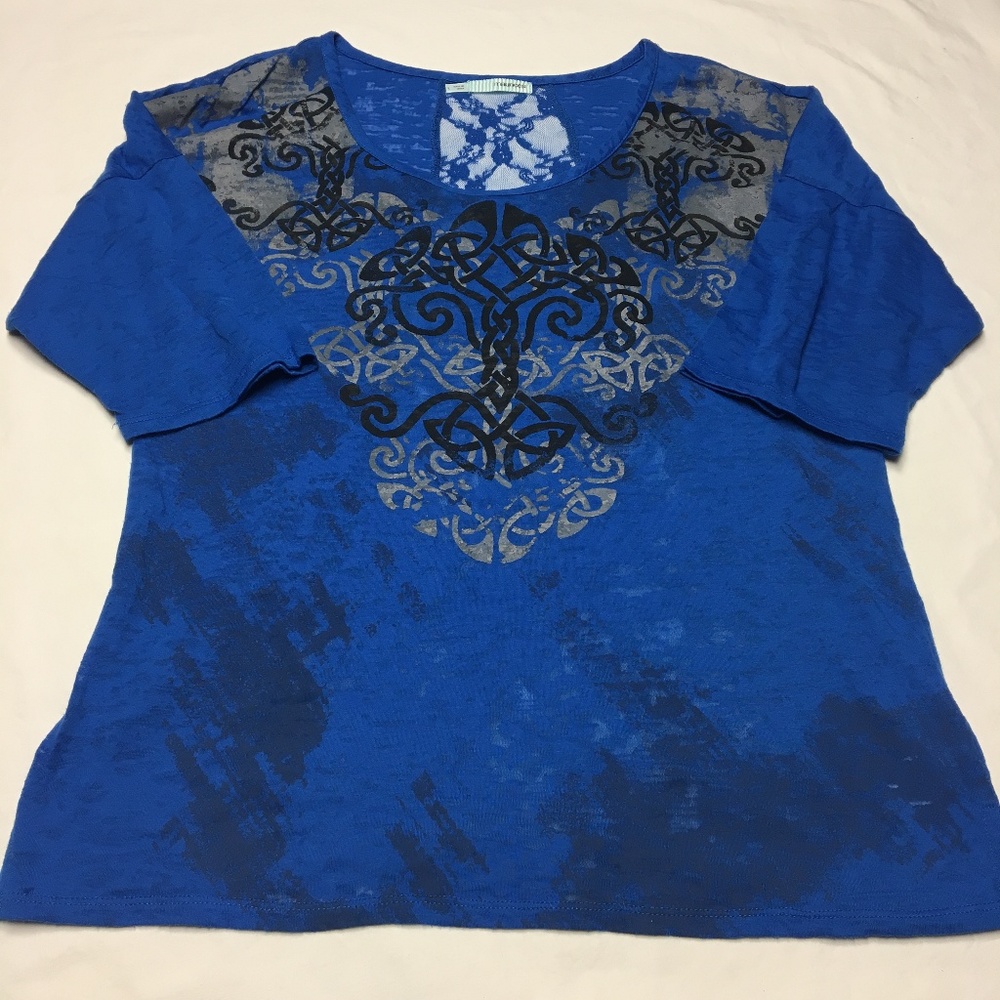 MAURICES BLUE GRAPHIC LACED BACK SHORT SLEEVE TEE